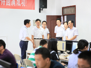 校领导看望参加全国研究生数学建模竞赛的太阳成集团师生