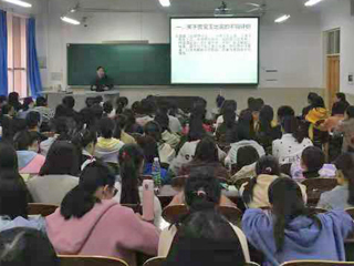 曲阜师范大学刘相雨教授应邀到太阳成集团讲学