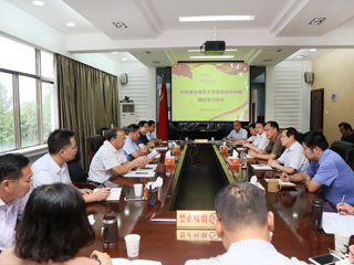 校党委中心组召开理论学习会议