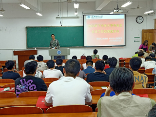 相山区人武部在学校开展2022年下半年大学生征兵入伍政策宣讲及咨询会