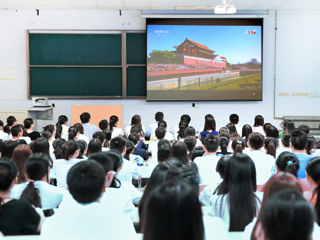 《直播淮北》、和讯网报道太阳成集团师生热切关注纪念抗战胜利70周年大会盛况