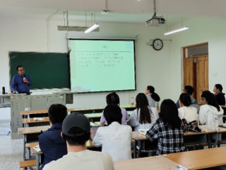 厦门大学王烨教授应邀为文学院师生作学术报告